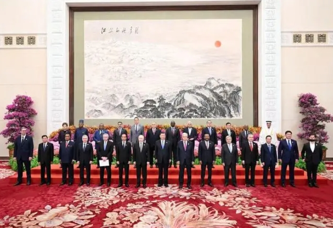 1697626574391316.png 合影.png