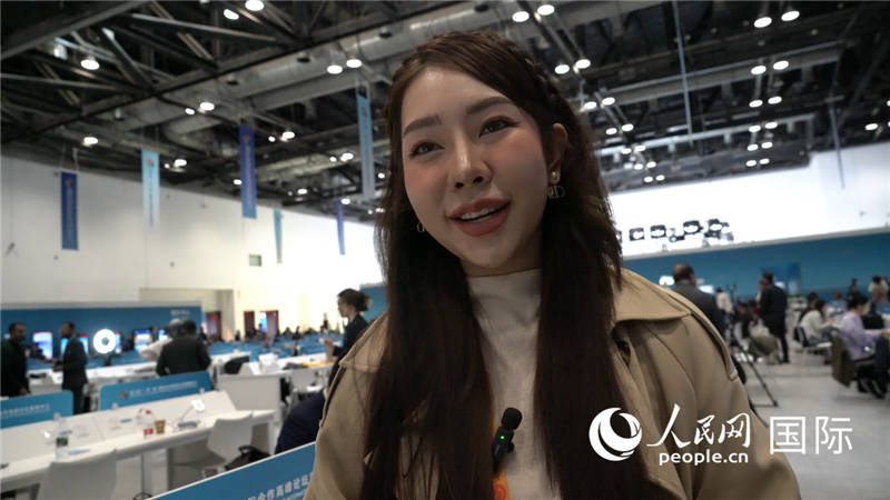 1697676443934201.jpg 泰国主持人.jpg